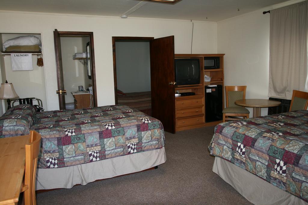 Falls Motel Thompson Falls Buitenkant foto