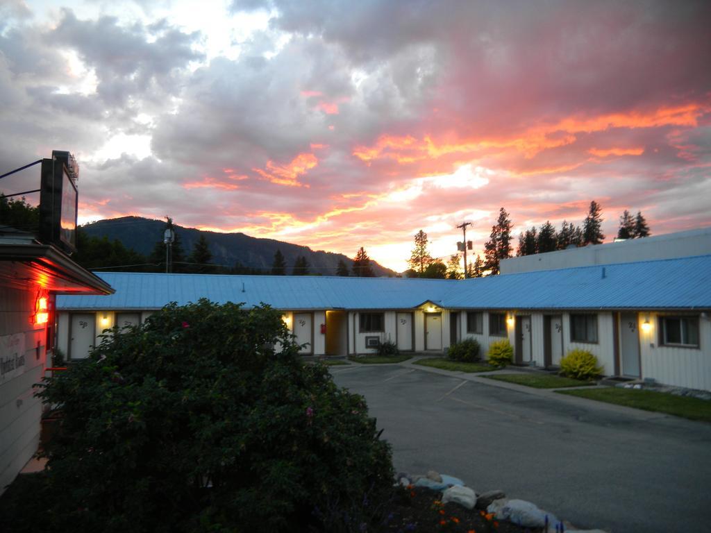 Falls Motel Thompson Falls Buitenkant foto