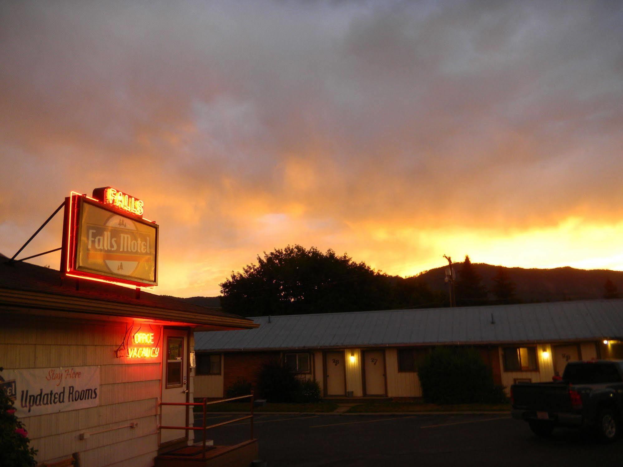 Falls Motel Thompson Falls Buitenkant foto