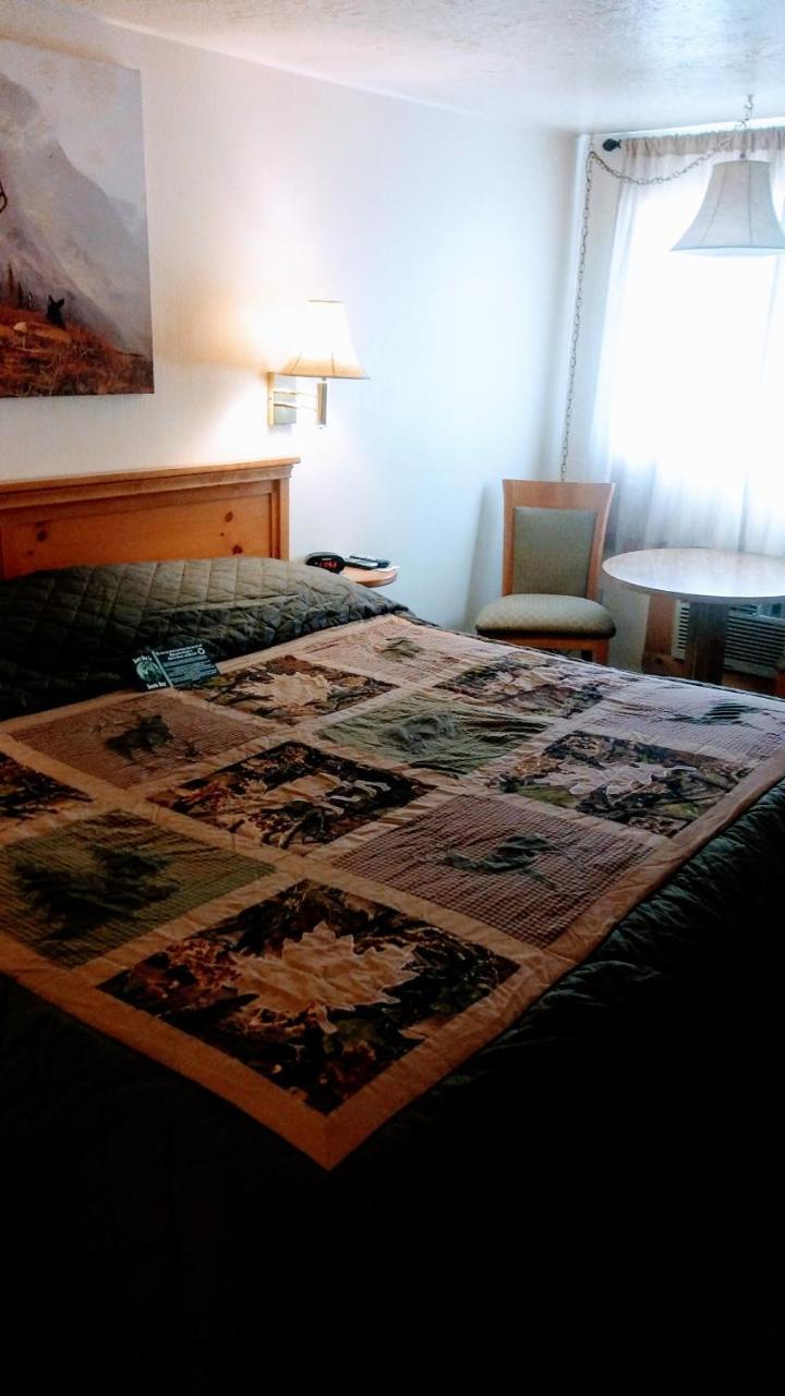 Falls Motel Thompson Falls Buitenkant foto